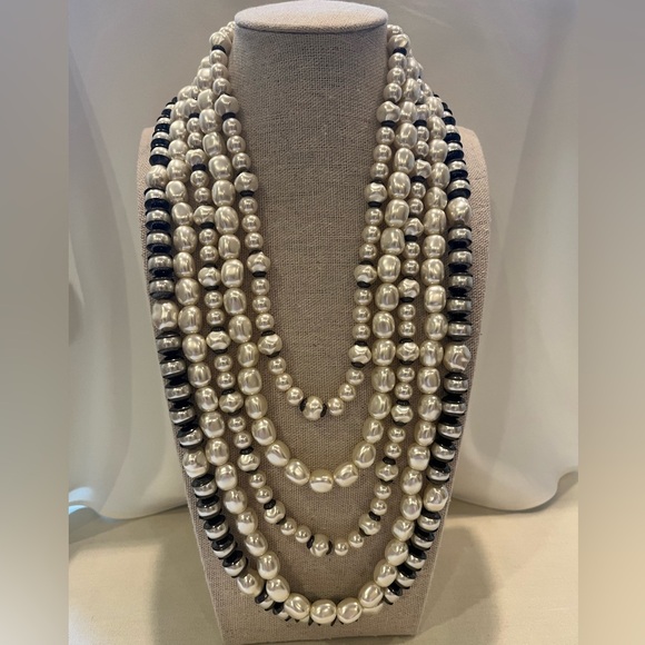 5 Strand Pearl Choker - Picture 2 of 16